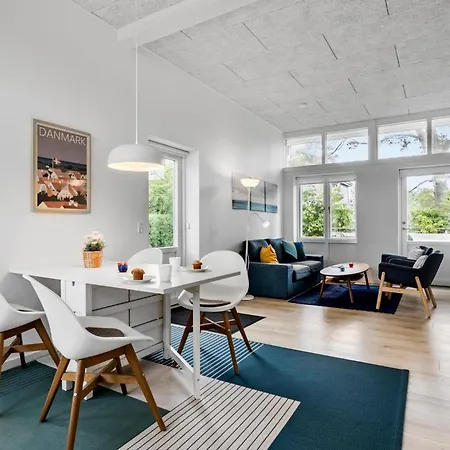 2 Bedroom Stunning In *